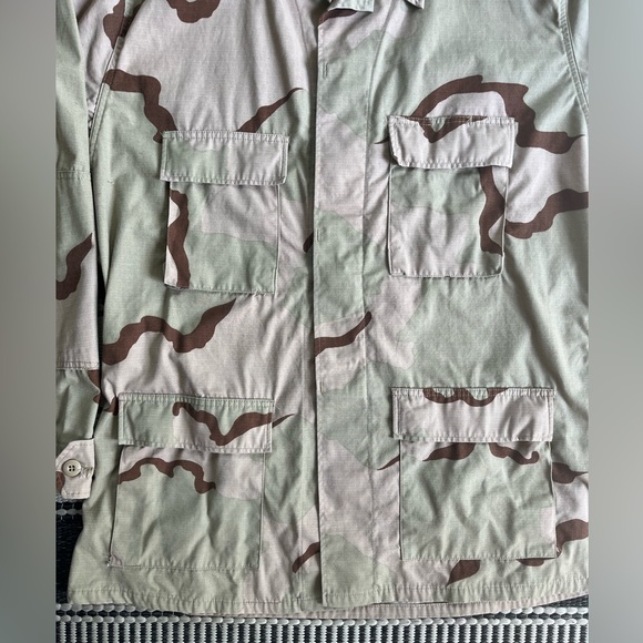Four Pocket Cargo Desert Camouflage Military Jacket - Picture 3 of 8